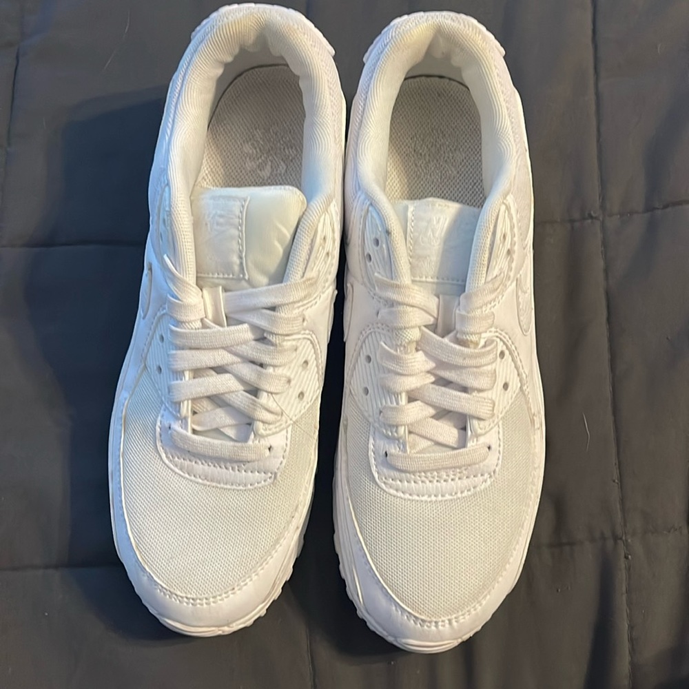 White Nike Air Max Women’s Size 8